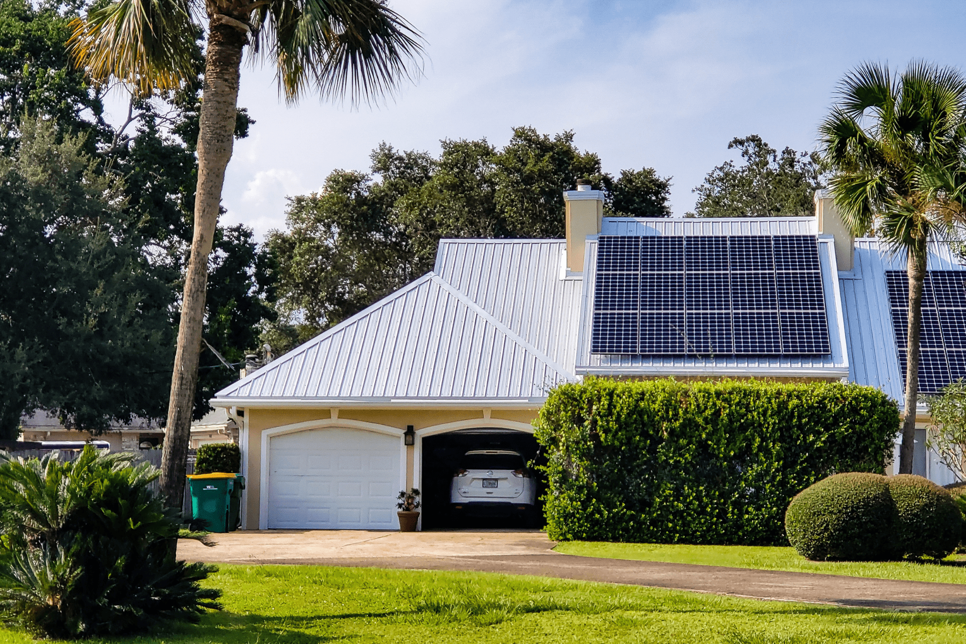 Photo of a Floridian home with a metal roof and solar panels. Our standard homeowners insurance policy (HO-3) is here to transform your experience of homeowners insurance in Florida. 